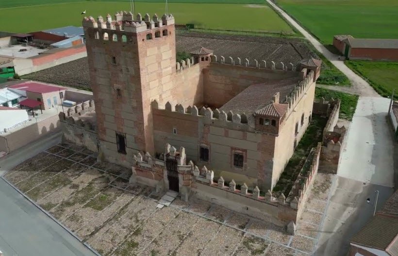 Castle of Narros de Saldueña, Spain